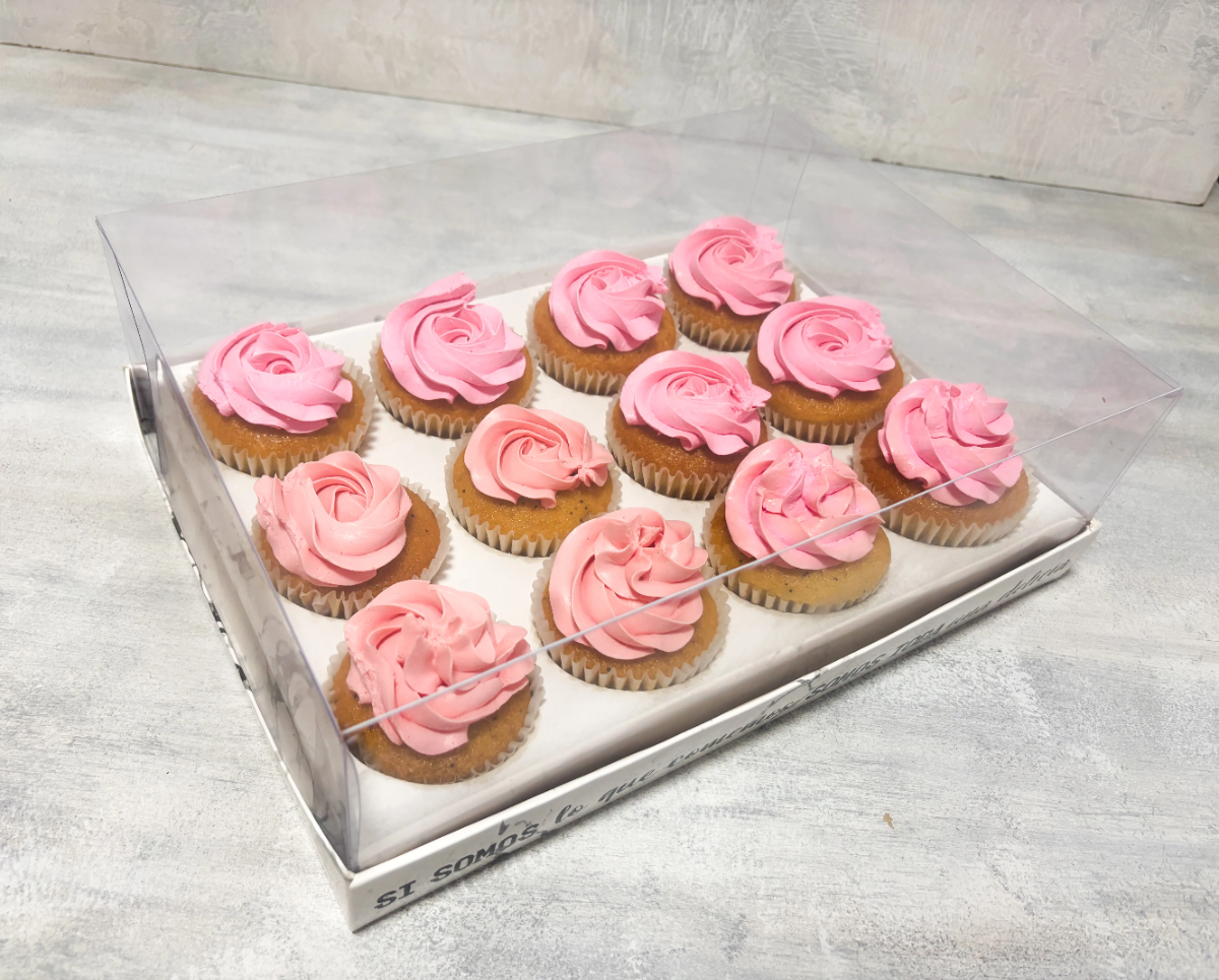 Contrata el servicio de Estuche Cupcakes de Rosas 12 Unidades en Partymax. Imagen #1