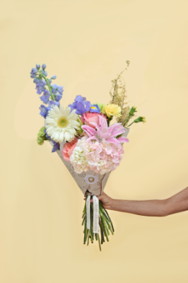 Contrata el servicio de Bouquet Clasico Color Aurora en Partymax. Imagen #2