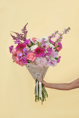 Contrata el servicio de Bouquet Clásico Color Arreboles en Partymax. Imagen #2