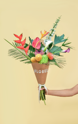 Contrata el servicio de Bouquet Empaque Especial Color Pperzonalizado en Partymax. Imagen #2