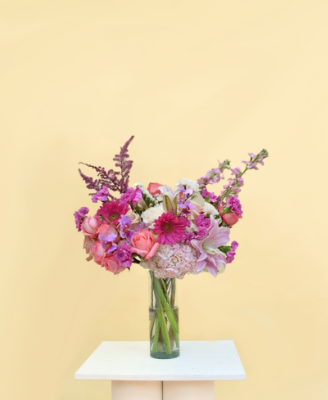 Contrata el servicio de Bouquet Base Cilindro de Vidrio Color Arreboles en Partymax. Imagen #2