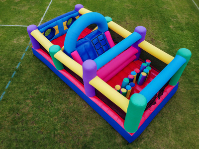 Contrata el servicio de Inflable Pista Cerrada de Obstaculos en Partymax. Imagen #1