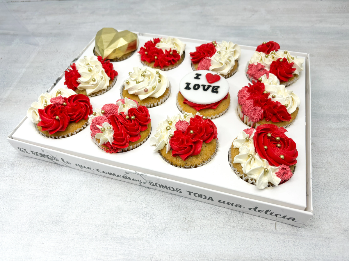 Contrata el servicio de Cupcakes Love 12 Unidades en Partymax. Imagen #1