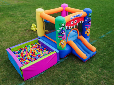 Contrata el servicio de Moustros Mini + Piscina de Pelotas en Partymax. Imagen #1