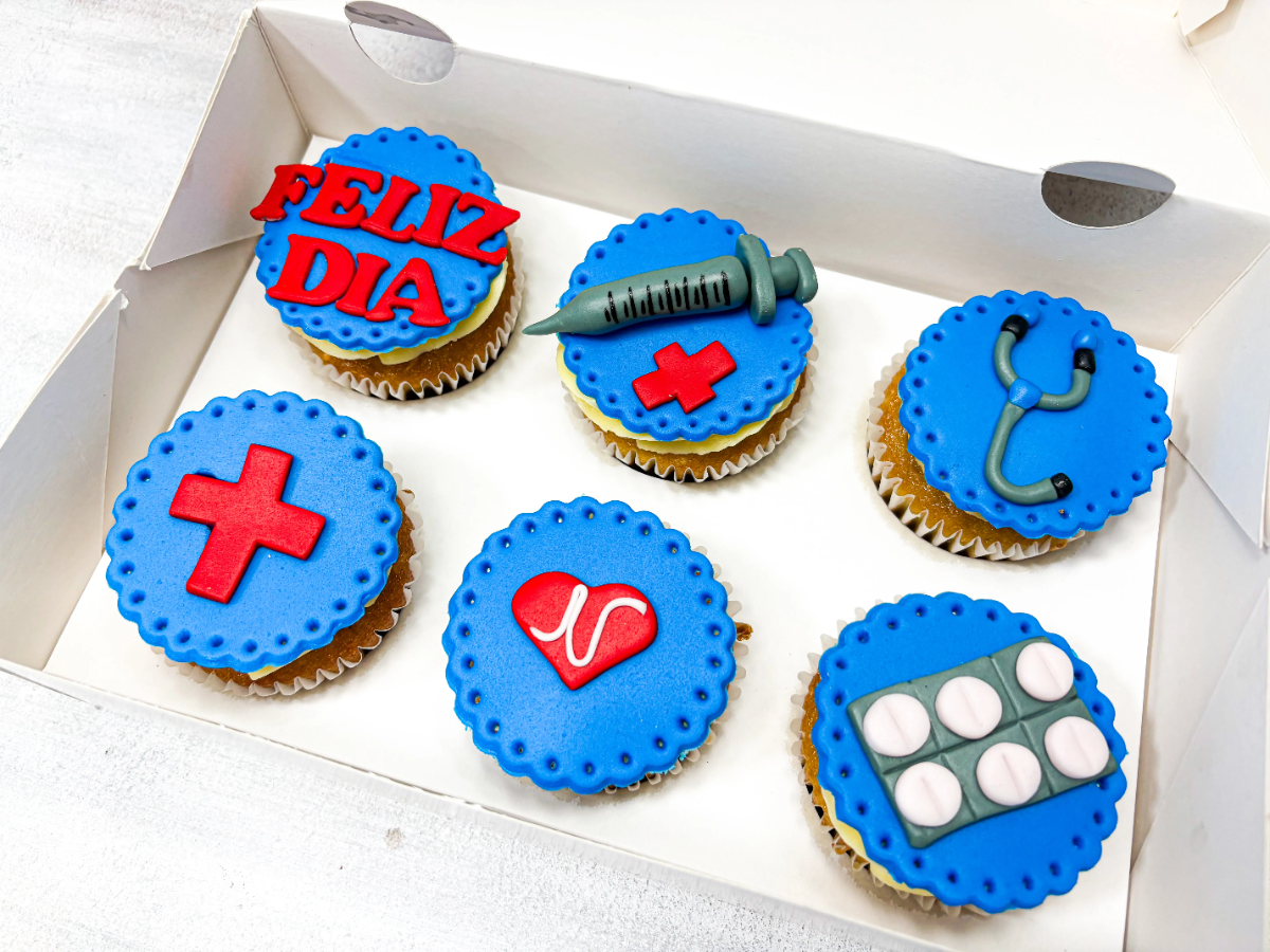 Contrata el servicio de Cupcakes Enfermera 6 Unidades en Partymax. Imagen #1