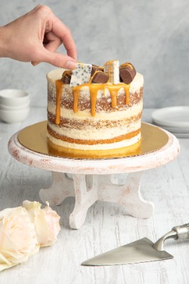 Contrata el servicio de Naked Cake con Chocolates en Partymax. Imagen #1