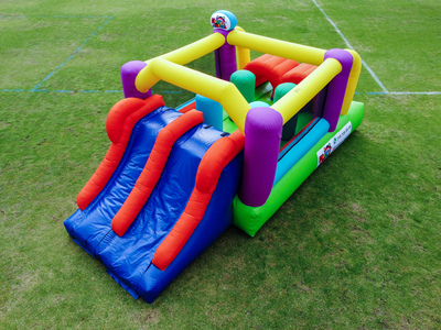 Contrata el servicio de Inflable Pista Mediana en Partymax. Imagen #1