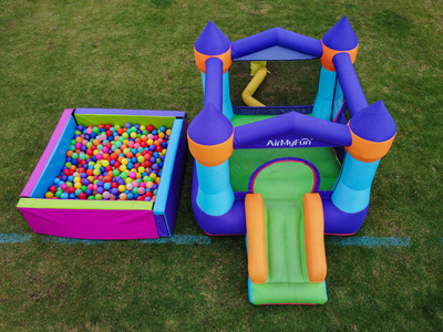 Contrata el servicio de Castillo Inflable Mini + Psicina de Pelotas en Partymax. Imagen #1