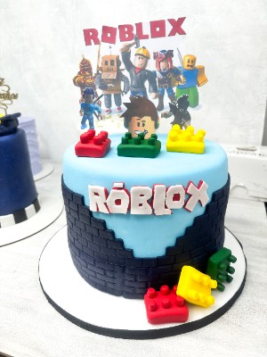 Contrata el servicio de Torta Roblox en Partymax. Imagen #1