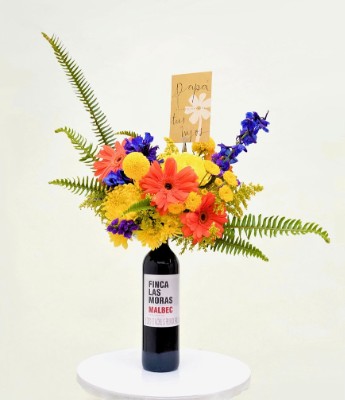 Contrata el servicio de Bouquet Base Botella de Vino Color Personalizado en Partymax. Imagen #1