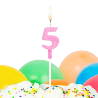 Compra aquí Vela Brillante Palo Largo Número 5 #1