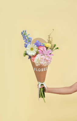 Contrata el servicio de Bouquet Empaque Especial Color Aurora en Partymax. Imagen #1