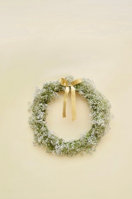 Contrata el servicio de Corona Blanca Navidad en Partymax. Imagen #1